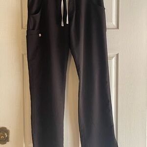 Figs women’s Cade Cargo scrub pants - Black